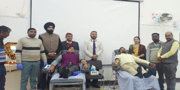 नेताजी सुभाषचंद्र बोस की जयंती पर दिखा सेवा का जज़्बा, रक्तदान कर बने जीवनरक्षक