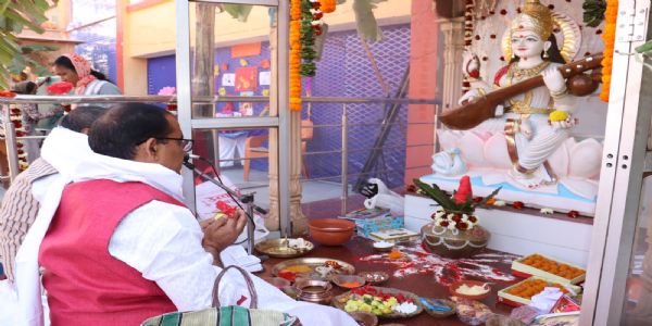 वसंत पंचमी पर शिशु मंदिर, धुर्वा में विधिपूर्वक हुई सरस्वती पूजा