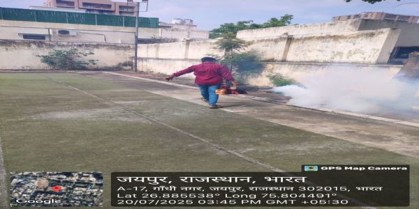 आमजन को मौसमी बीमारियों से बचाने के लिए निगम करवा रहा कीटनाशक का छिड़काव