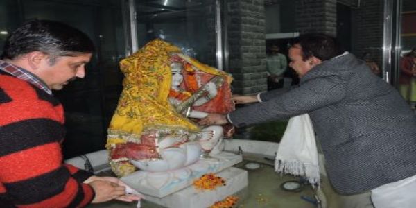 तकनीकी विवि में वसंत पंचमी पर मां सरस्वती की पूजा-अर्चना
