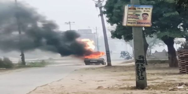 फर्रुखाबाद में स्कूली वैन में लगी आग