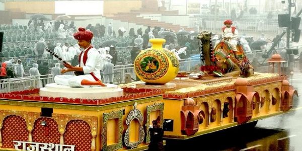 गणतंत्र दिवस परेड की फुल ड्रेस रिहर्सल में दिखी राजस्थान की झांकी उस्ता कला