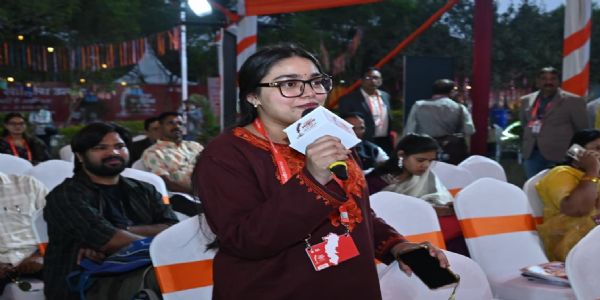 रायपुर साहित्य उत्सव में ओपन माइक से नवीन प्रतिभाओं को मिला सशक्त मंच