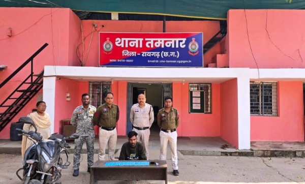 पुलिस के गिरफ्त में आरोपी