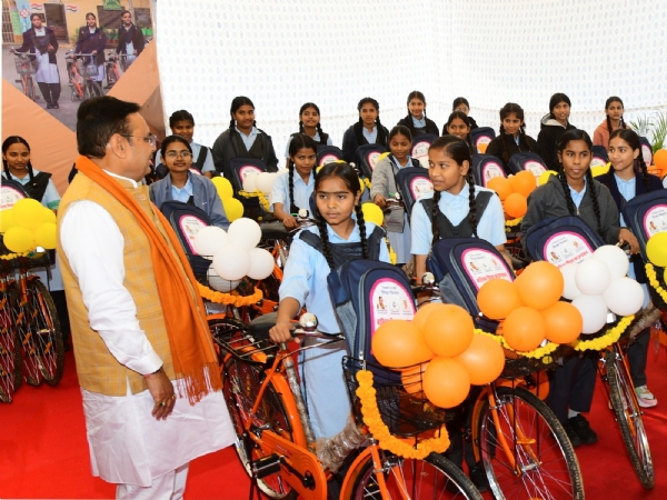 जयपुर स्थित कॉमर्स कॉलेज में आयोजित सरस्वती वंदन, युवा संवाद एवं मेगा पीटीएम कार्यक्रम।