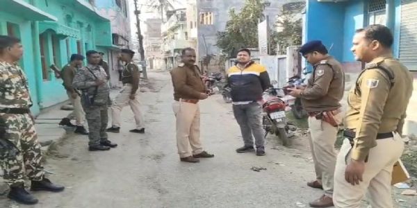 बाइक सवार बदमाशों ने युवक से हथियार के बल पर की लूट