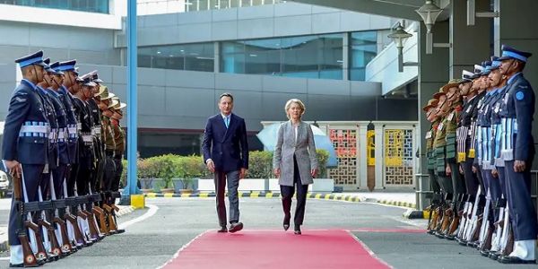 यूरोपीय आयोग की अध्यक्ष उर्सुला वॉन डेर लेयेन चार दिवसीय भारत दौरे पर दिल्ली पहुंचीं, मुक्त व्यापार और रक्षा सौदे पर लगेगी मुहर