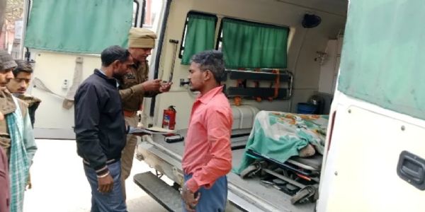 बलिया में मोटरसाइकिल सवार दाे युवकों को ट्रक ने रौंदा, एक की मौके पर ही मौत