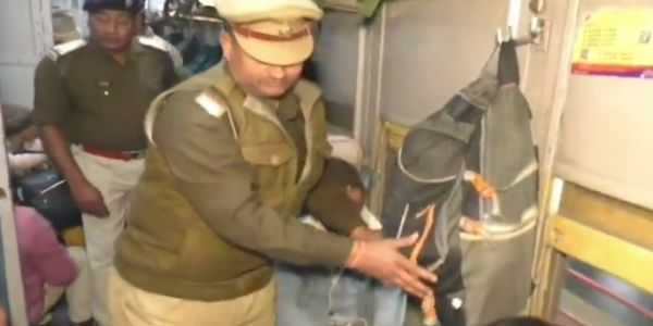 गणतंत्र दिवस को लेकर ट्रेनों में सघन चेकिंग अभियान