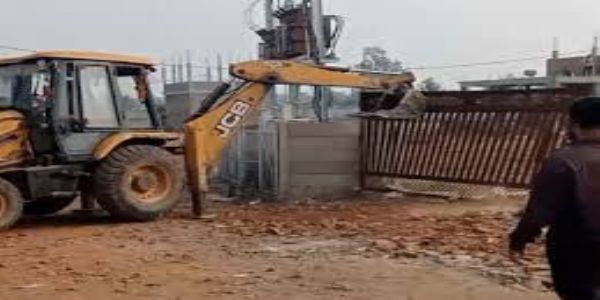 भोपाल के ईंटखेड़ी में अवैध कॉलोनियों पर चला प्रशासन का बुलडोजर