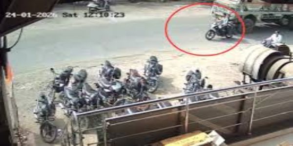 बैतूल में तेज रफ्तार ट्रक की टक्कर से मां की मौत, सात माह का मासूम सुरक्षित