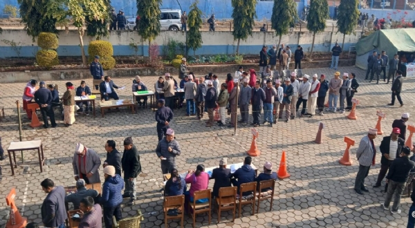 राष्ट्रीय सभा निर्वाचन में मतदान करते जनप्रतिनिधि