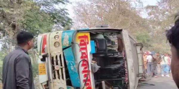 कृष्णनगर–करिमपुर राज्य सड़क पर दो बसों की रेस में महिला की मौत, कई यात्री घायल
