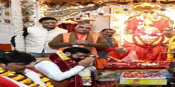 गुरुग्राम: सीएम नायब सिंह सैनी ने शीतला माता मंदिर में मत्था टेका