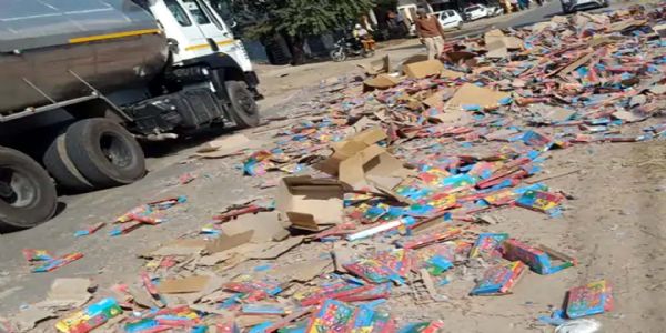 हिसार में पटाखे ले जा रहा ट्रक ब्रेकर पर उछला, विस्फोट के बावजूद बड़ा हादसा टला