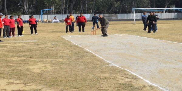 आर्मी पब्लिक स्कूल के शिक्षकों ने खेला मैच, प्रधानाचार्य इलेविन विजयी