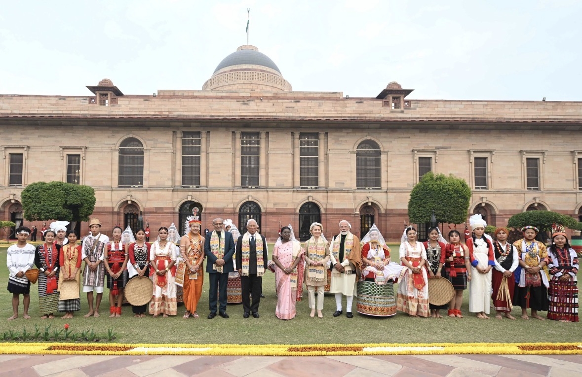 राष्ट्रपति द्रौपदी मुर्मु के ‘एट होम’ पर मेहमान