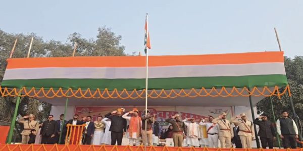 नेताजी सुभाष स्टेडियम में मंत्री लखेन्द्र कुमार रौशन ने फहराया राष्ट्रीय ध्वज