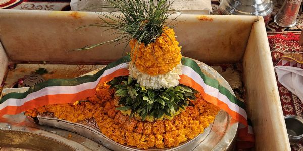 गणतंत्र दिवस पर श्री काशी विश्वनाथ धाम में एक नई पहल, ध्वजारोहण के पश्चात् पहली बार ध्वज वंदन