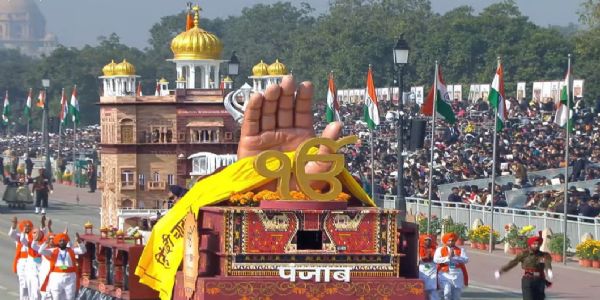 नई दिल्ली के कर्तव्य पथ पर दिखी गुरु तेग बहादुर जी की शहादत पर आधारित पंजाब की झांकी