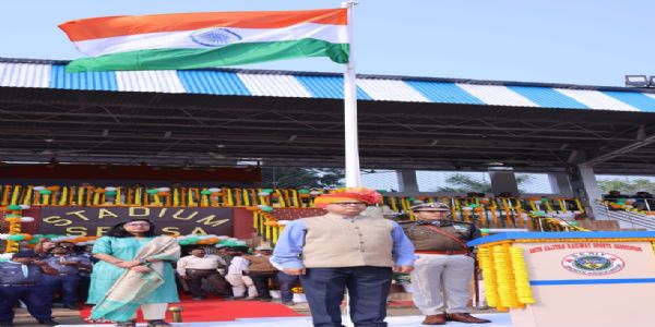 खड़गपुर के सेरसा स्टेडियम में हर्षोल्लास के साथ मनाया गया 77वां गणतंत्र दिवस