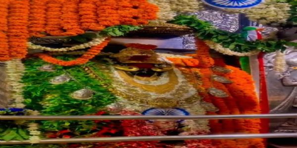 गणतंत्र दिवस पर तिरंगे की आभा में निखरा विंध्यधाम, धर्म-राष्ट्र एक सूत्र में बंधे