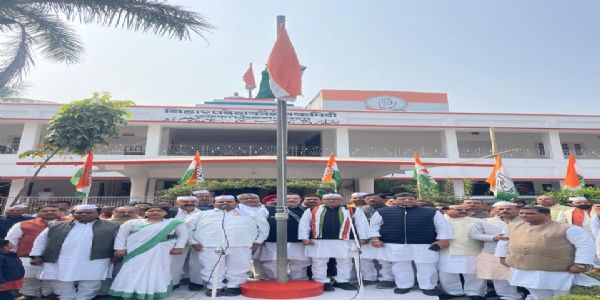 प्रदेश कांग्रेस मुख्यालय सदाकत आश्रम में धूमधाम से मनाया गया 77वां गणतंत्र दिवस