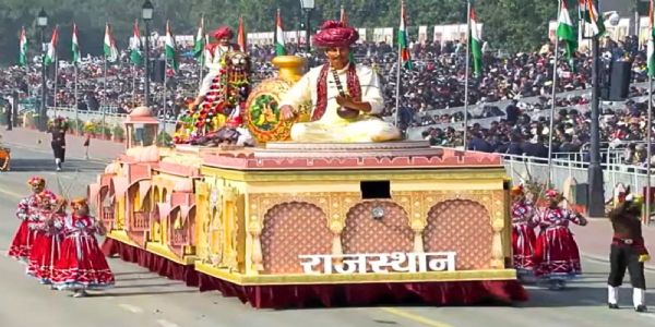 कर्तव्य पथ पर राजस्थान की उस्ता कला झांकी ने बिखेरी स्वर्णिम आभा