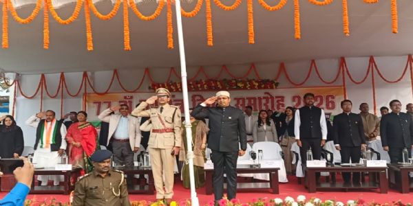 नालंदा : 77वें गणतंत्र दिवस पर जिलाधिकारी ने फहराया तिरंगा