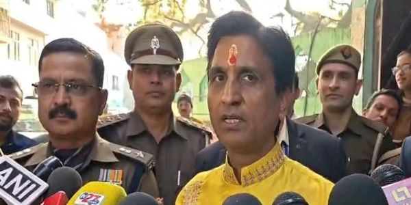 जिसने भगवा धारण कर धर्म और आस्था के लिए खुद को समर्पित किया उसका सम्मान जरूरी : डॉ कुमार विश्वास