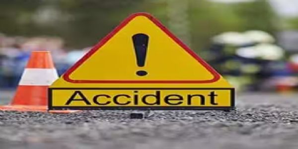 सोनभद्र सड़क दुघर्टना में महिला की मौत, सीओ समेत तीन पुलिसकर्मी घायल