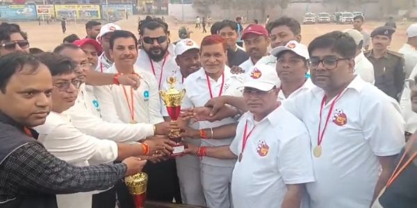 पब्लिक एकादश को 60 रनों से पराजित कर प्रशासन एकादश बना क्रिकेट टूर्नामेंट का विजेता,पब्लिक एकादश बना उपविजेता