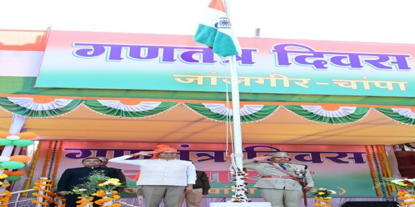 जांजगीर चांपा जिले में हर्षोल्लास के साथ मनाया गया 77वां गणतंत्र दिवस, प्रभारी मंत्री ओपी चौधरी ने फहराया ध्वज