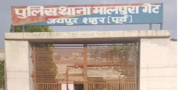 नाकाबंदी के दौरान पुलिस पर कार चढ़ाने की कोशिश