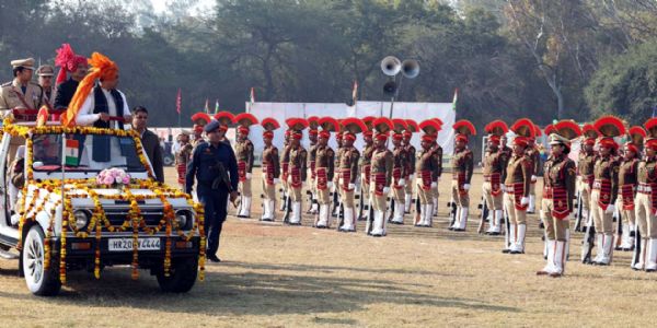 हिसार में धूमधाम से मनाया गया गणतंत्र दिवस, शिक्षा मंत्री महीपाल ढांडा ने फहराया तिरंगा