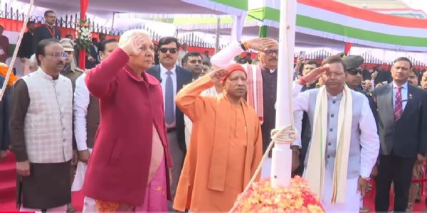 राज्यपाल आनंदी बेन पटेल ने विधानभवन पर फहराया तिरंगा