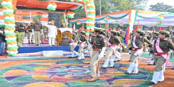 गणतंत्र दिवस समारोह में मुख्य अतिथि रहे राज्यमंत्री सतीश शर्मा, पुलिस अधिकारी—कर्मी किए सम्मानित