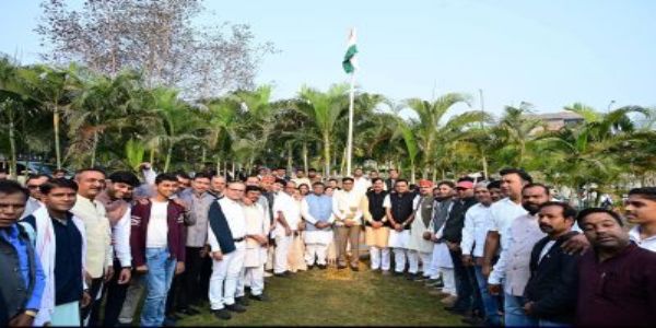 जांजगीर भाजपा जिला कार्यालय में वित्त मंत्री ओपी चौधरी ने ध्वज फहराया