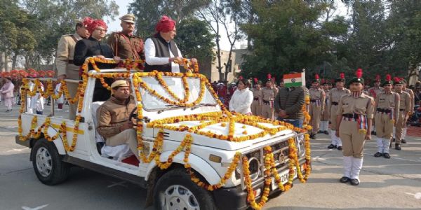 विधायक पनिहार ने टोहाना में फहराया तिरंगा