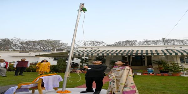 कलेक्टर ने कलेक्टोरेट में फहराया तिरंगा, जिलेवासियों को दी गणतंत्र दिवस की शुभकामनाएं