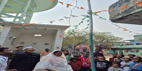 महादलित टोले में 77वां गणतंत्र दिवस पर आशा देवी ने फहराया तिरंगा