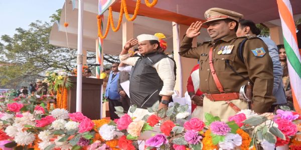 स्वास्थ्य मंत्री डॉ. इरफान अंसारी ने जामताड़ा में फहराया तिरंगा, सेवा व समरसता का दिया संदेश