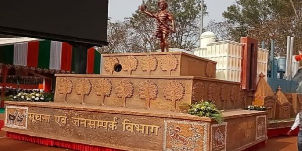 रांची में गणतंत्र दिवस समारोह, 12 विभागों की आकर्षक झांकियों ने मोहा मन