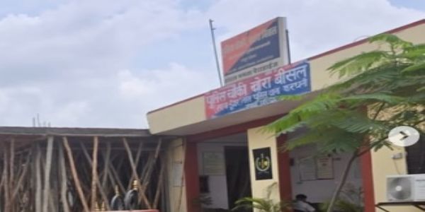 नकली सोना दिखा कर ठगी करने वाले तीन आरोपी गिरफ्तार