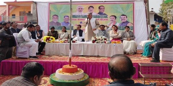 जी राम जी कानून गांव के समग्र विकास की बेहतर कार्ययोजना तैयार करने का आधार बनेगा:  प्रभारी मंत्री सिंह