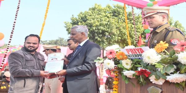 फिरोजाबाद में धूमधाम से मनाया गया गणतंत्र दिवस