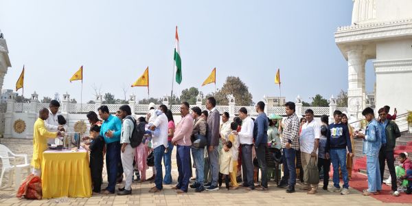 श्री राधा कृष्ण प्रणामी मंदिर में गणतंत्र दिवस पर भव्य आयोजन, 101 किलो केसरिया खीर का प्रसाद वितरित