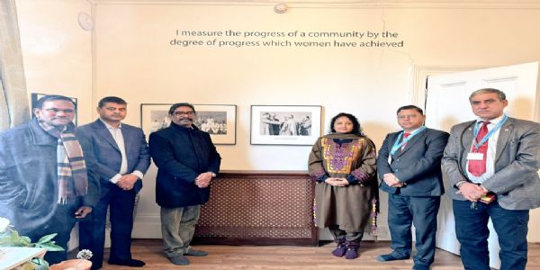 मुख्यमंत्री लंदन के डॉ भीमराव अंबेडकर आवास पहुंचे, किया नमन