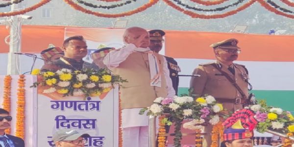 बिहार के राज्यपाल आरिफ मोहम्मद खान ने 77 वें गणतंत्र दिवस पर फहराया झंडा