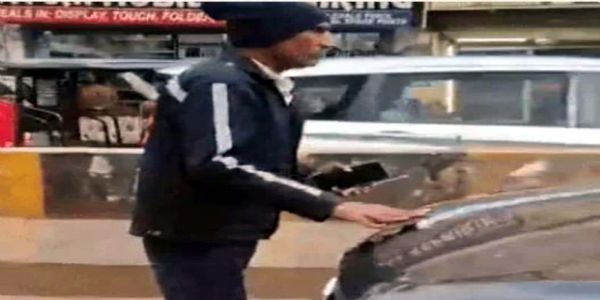 गुरुग्राम: गाड़ी का शीशा टच हुआ तो कार सवार ने बाइक सवार पर तान दी पिस्टल